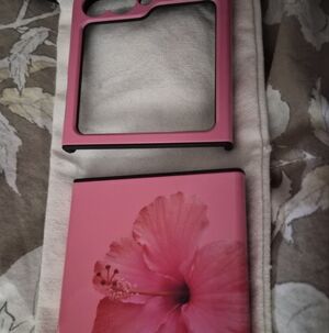 Samsung Flip 7 Pink Burga Phone Case